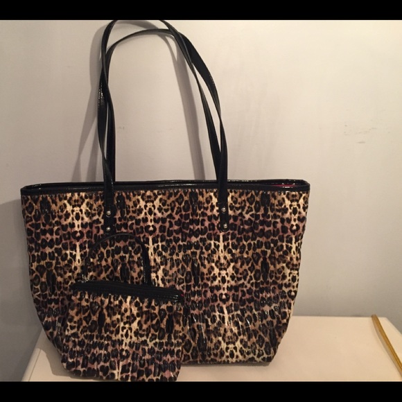 NINE WEST PURSE AND MATCHING WALLET/WRISTLET